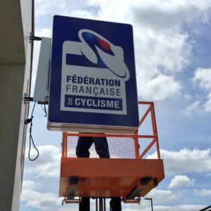 Enseigne-Lumineuse-Fédération Francaise-de-Cyclisme-soliexpo-komis-plv-signaletique